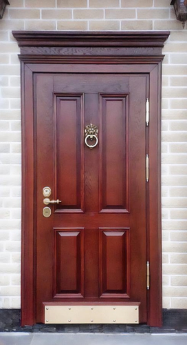 Термодверь с кнокером и карнизом