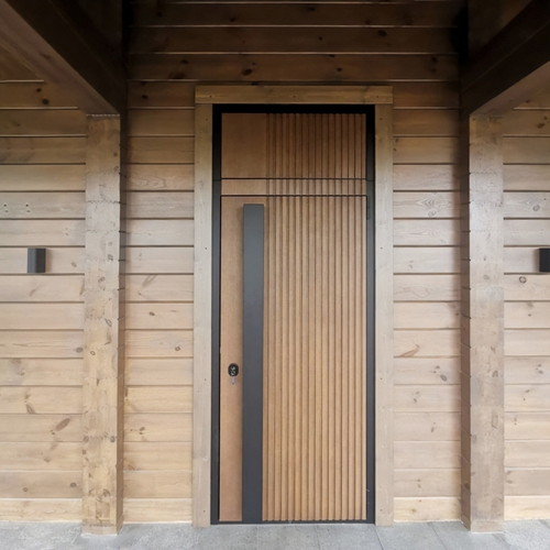 С длинной ручкой (вид с улицы)