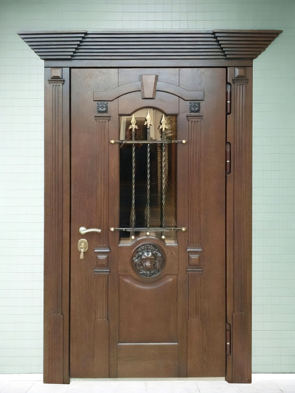 Уличная дверь с капителями Уличная дверь с капителями