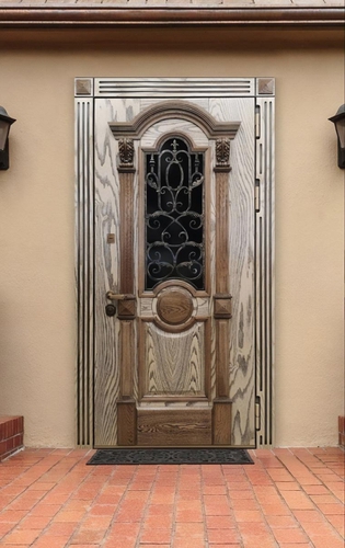 С резным декором