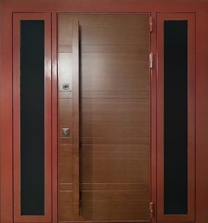 Входная группа с терморазрывом, с боковыми остекленными вставками и вертикальной ручкой (плита МДФ и порошковый окрас)